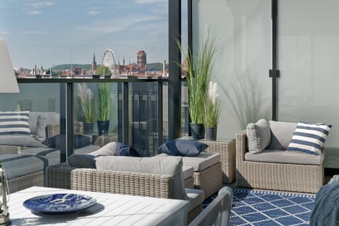 Balcony/Terrace, City view
