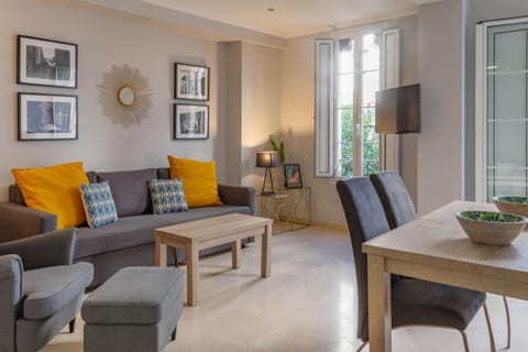 Living room, Dining area