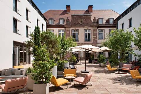 Restaurant/places to eat, Balcony/Terrace