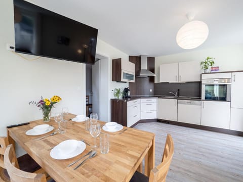 TV and multimedia, Kitchen or kitchenette, Dining area