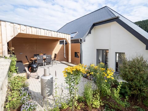 Property building, Patio, Facade/entrance