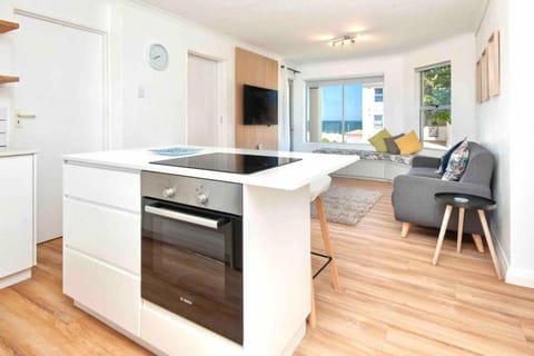 TV and multimedia, Kitchen or kitchenette, Living room, Seating area, Dining area, pet friendly, stove