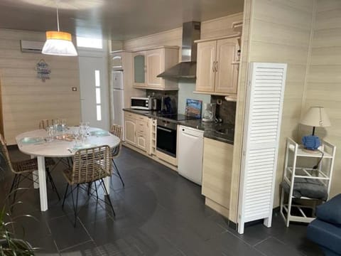 dishwasher, minibar, pet friendly, stove, toaster