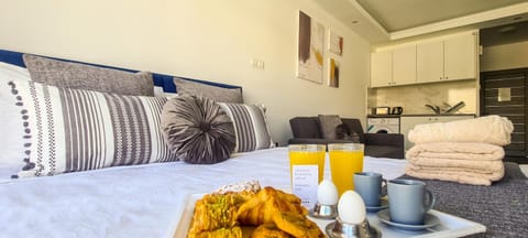 Bed, Living room