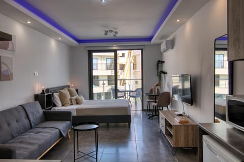 Bed, TV and multimedia, Living room, Seating area, Bedroom