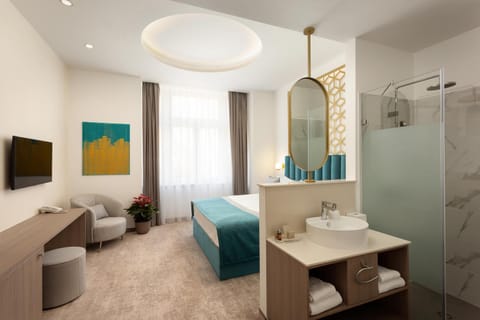Toilet, Bathroom, Inner courtyard view