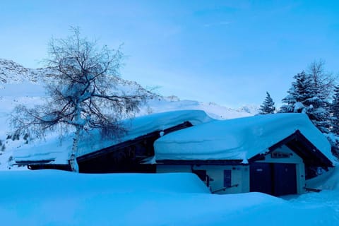 Property building, Winter, Mountain view