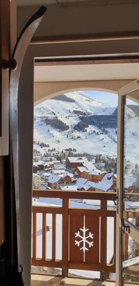 View (from property/room), Balcony/Terrace, Mountain view