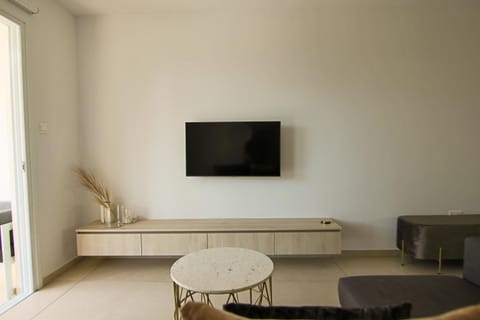 TV and multimedia, Living room, locker