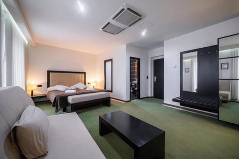 Bed, TV and multimedia, Bedroom, air conditioner