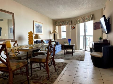 Beachfront Condo Ocean View Apartment hotel in Saint Pete Beach