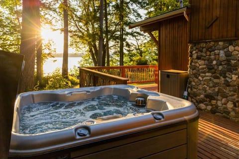 Beach Access and Views Secluded Anderson Island Gem House in Anderson Island