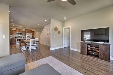 Fayetteville House Pool Access and Gas Grill! House in Fayetteville