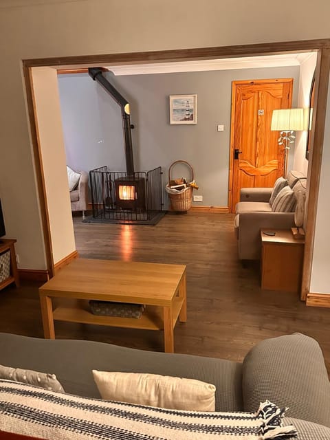 Ty Efail Cottage mountain views & secure garden House in Wales