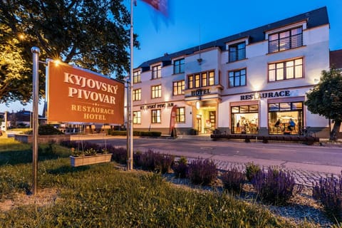 Restaurant/places to eat, Facade/entrance