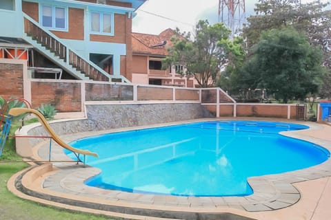 Swimming pool