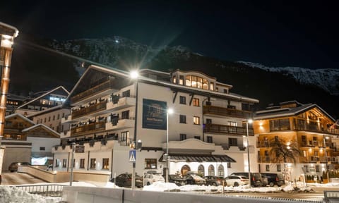 Property building, Night, Natural landscape, Winter, Mountain view