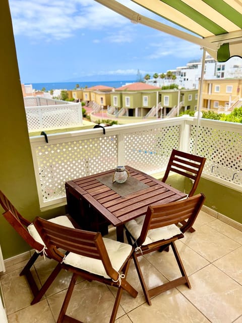 Day, View (from property/room), Balcony/Terrace, Seating area, Dining area, Sea view