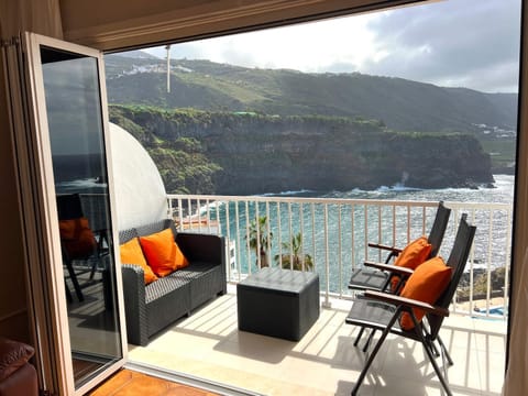Day, Natural landscape, View (from property/room), Balcony/Terrace, Living room, Seating area, Lake view, Mountain view, Sea view