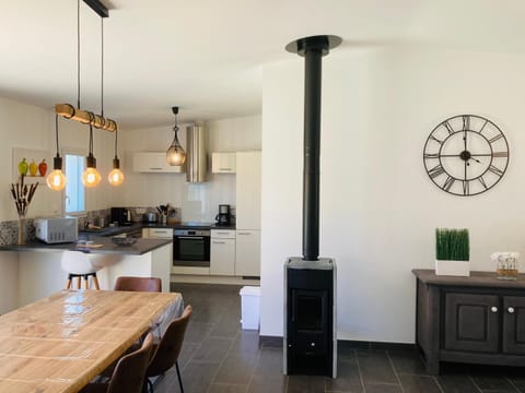 Dining area, kitchen