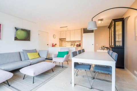 Refurbished comfortable app 1min from the sea Apartment in Koksijde