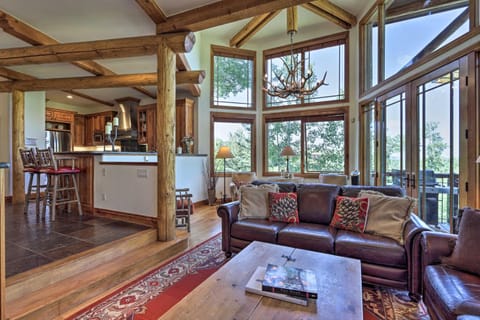 Upscale Ski-InandSki-Out Escape with Deck and Grill House in Telluride