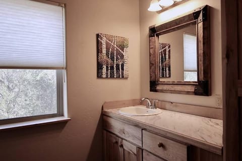 Upper Ranch - 100 Acre Mountain Views House in Butte