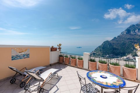 Balcony/Terrace, Decorative detail, Landmark view, Mountain view, sunbed
