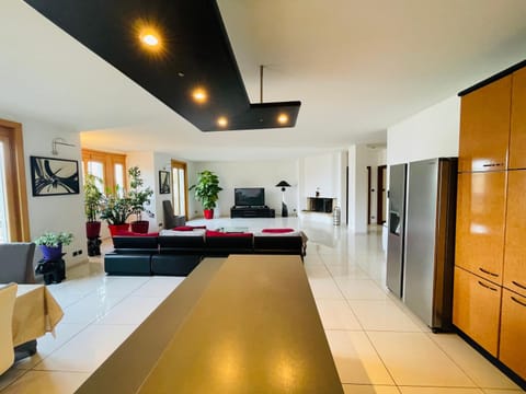 Magnifique T3 spacieux de 150 m carrés Vue Lac Léman Apartment in Évian-les-Bains