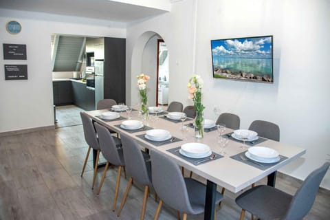 Summer, TV and multimedia, Dining area