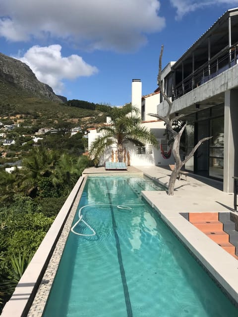 Property building, Balcony/Terrace, Mountain view, Pool view, Swimming pool, sunbed