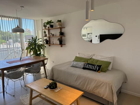 Bed, Living room, Photo of the whole room, Seating area, Dining area