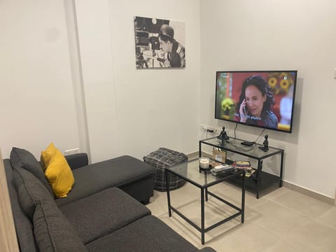 Communal lounge/ TV room, TV and multimedia, Living room, Seating area