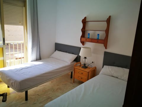 Habitacion en piso compartido No alojamiento turistico Bed and Breakfast in Benidorm