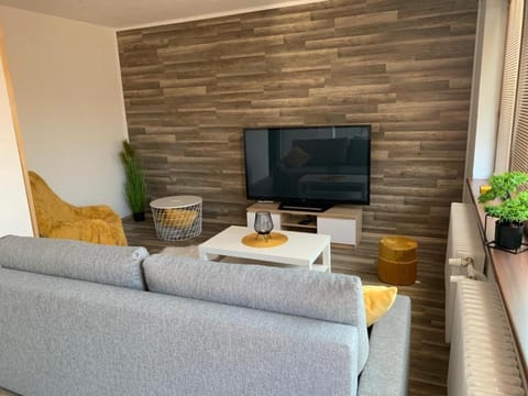 Communal lounge/ TV room, Living room, Seating area, Evening entertainment