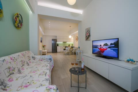 Communal lounge/ TV room, TV and multimedia, Living room, Seating area