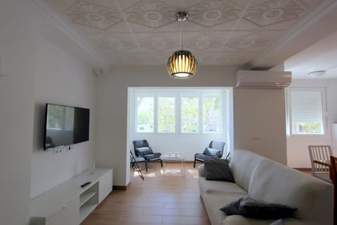 Communal lounge/ TV room, TV and multimedia, Living room, Dining area