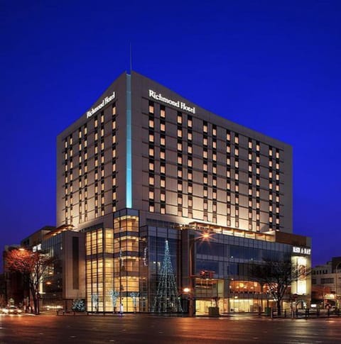Property building, Facade/entrance, Night