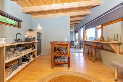 Dining area, kitchen