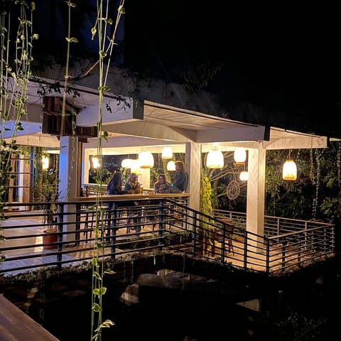 Restaurant/places to eat, Facade/entrance