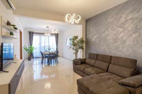 TV and multimedia, Living room, Seating area, Dining area, air conditioner