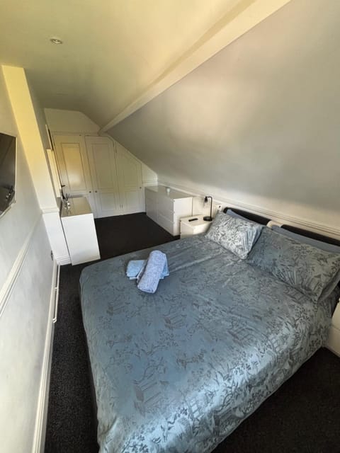 Pristine 2 bedroom apartment with off street parking Apartment in Norwich