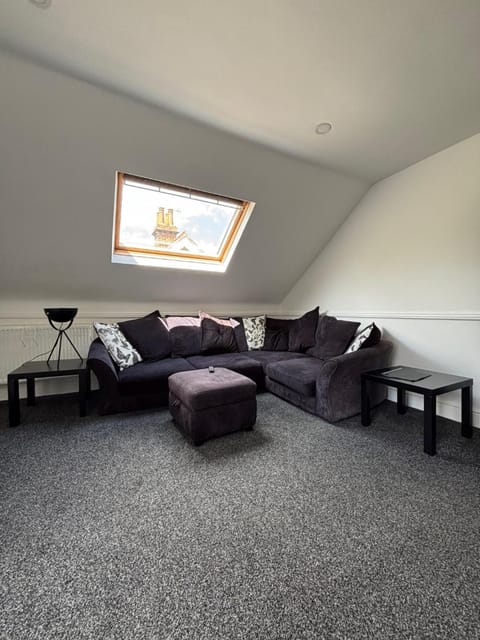 Pristine 2 bedroom apartment with off street parking Apartment in Norwich