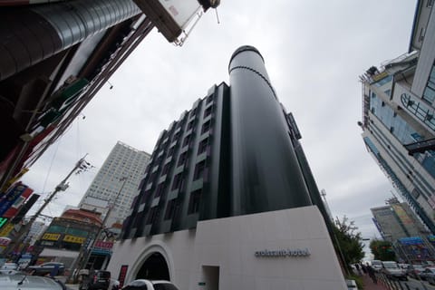 Property building, Day, City view, Parking