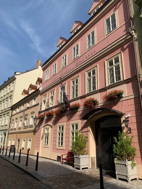 Property building, Facade/entrance, Off site