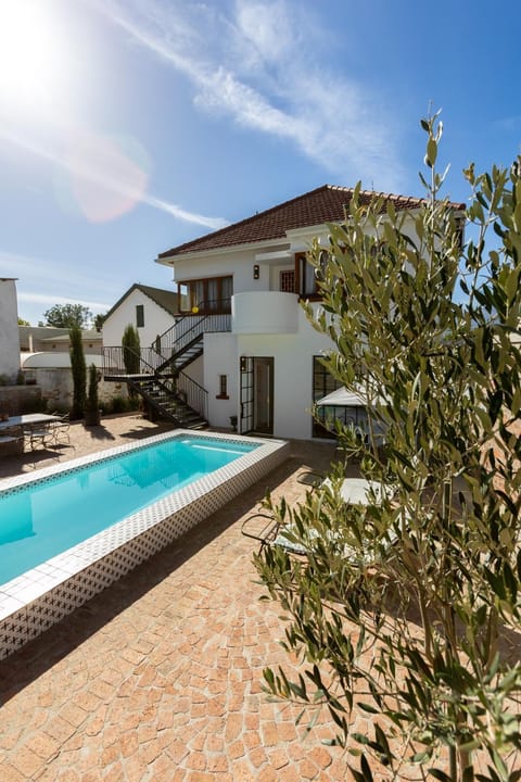 Natural landscape, BBQ facilities, Pool view, Swimming pool, Inner courtyard view