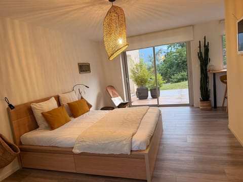Bed, View (from property/room), Balcony/Terrace, Photo of the whole room