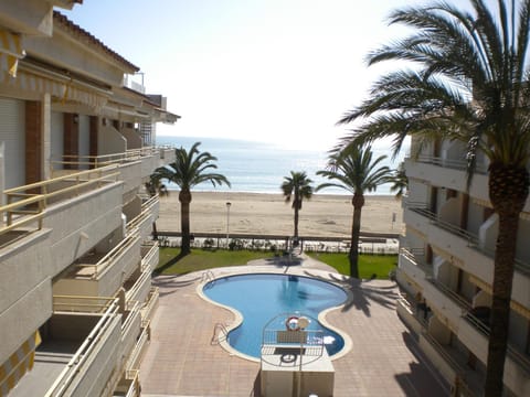 Pool view, Sea view
