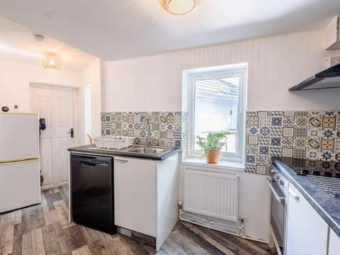 Forest side cottage House in Nottingham