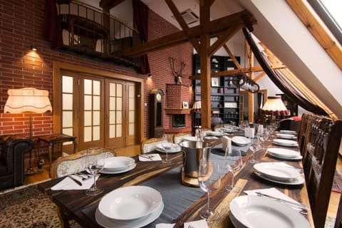 Living room, Food and drinks, Banquet/Function facilities, Seating area